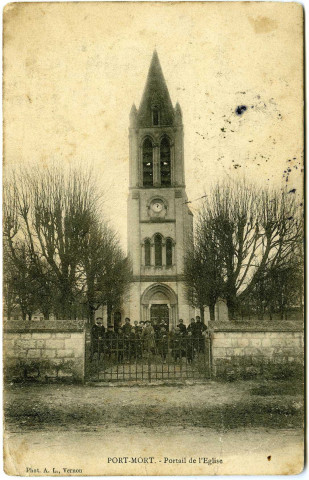 Port-Mort. Portail de l'Eglise.
