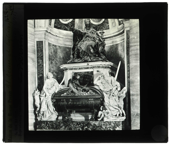 Basilique Saint-Pierre du Vatican, tombeau d'Urbain VIII par Le Bernin.