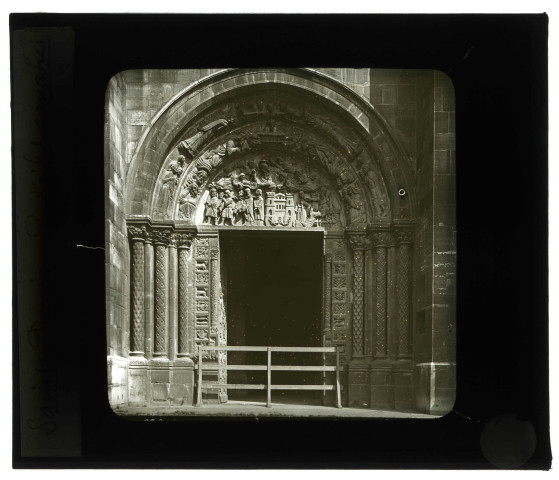 Basilique Saint-Denis (Seine-Saint-Denis), façade ouest, porte gauche.