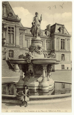 Evreux-Ville. La Fontaine de la Place de l'Hôtel de Ville.