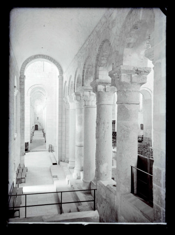 Déambulatoire de l'église Saint-Benoit de Saint-Benoit-sur-Loire (Loiret).