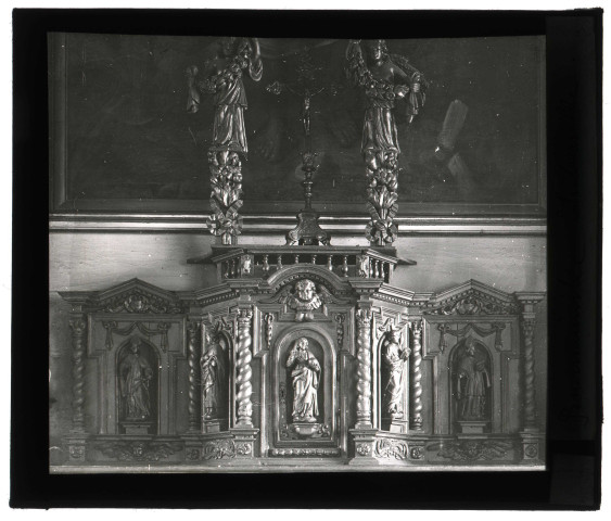 Église de Bournainville-Faverolles (Eure), tabernacle et partie supérieure de l'autel.