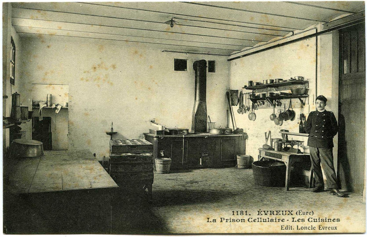 Evreux-Ville. La Prison Cellulaire - Les Cuisines.