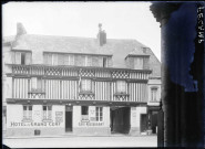 Façade de l'hôtel du Grand Cerf de Fécamp (Seine-Maritime).
