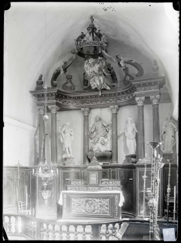 Autel de l'église d'Équainville (Eure).