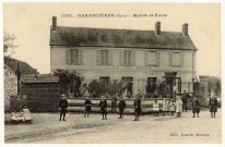Garencières. Mairie et Ecole.