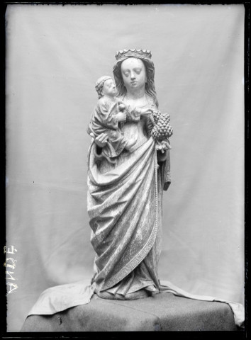 Statue de Vierge à l'enfant de l'église d'Andé (Eure).