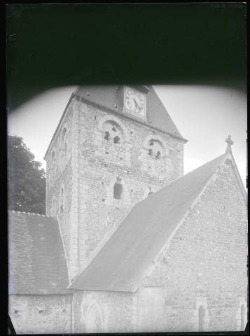 Clocher de l'église de Montaure (Eure).
