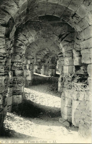 EL-DJEM. Les Voutes du Colisée