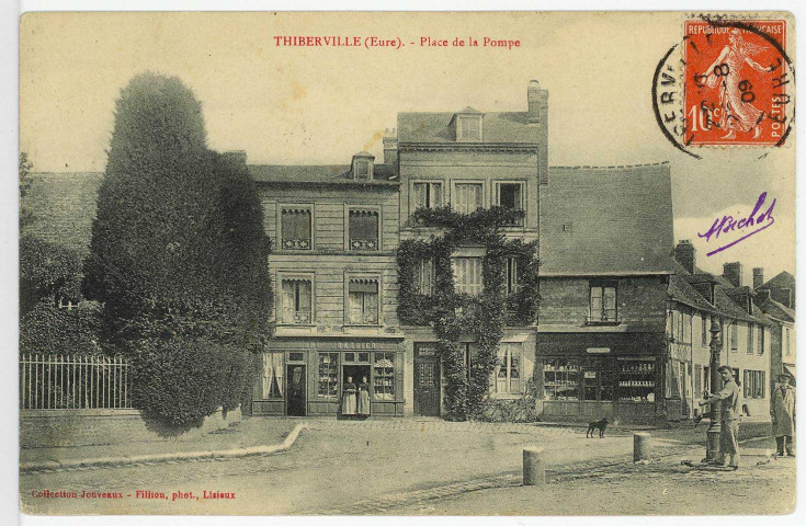Thiberville. Place de la Pompe.