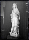 Statue de Vierge à l'enfant en calcaire, dite Vierge de Lisors, de l'église Saint-Martin de Lisors (Eure, France).