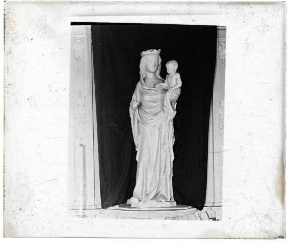 Statue de Vierge à l'enfant de l'église de Sancourt (Eure).