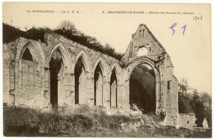 Beaumont-le-Roger. Détails des Ruines de l'Abbaye.