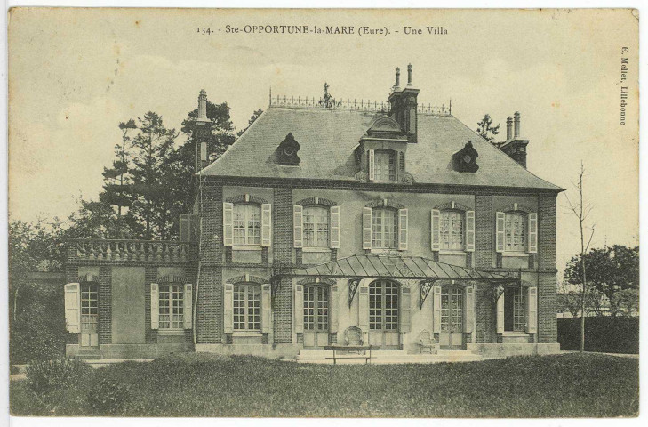 Sainte-Opportune-la-Mare. Une Villa.