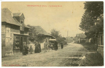 Ménesqueville. La Grande Route.