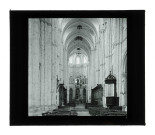 Nef et choeur de l'église abbatiale de Saint-Germer-de-Fly (Oise).