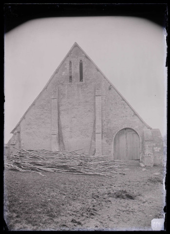 Église du Theil-Nolent (Eure), pignon d'une grange.