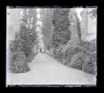 Allée d'un jardin public italien.