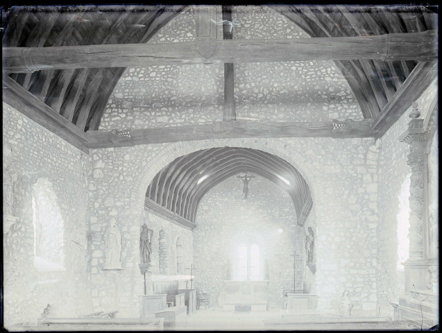 Intérieur de l'église de Ménesqueville (Eure).