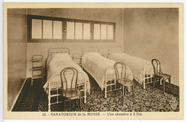 Saint-Sébastien-de-Morsent. Sanatorium de la Musse - Une chambre à 3 lits.