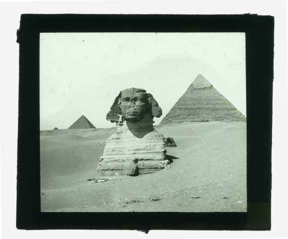 Sphinx et pyramides de Gizeh (Égypte).