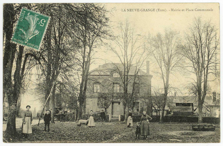 Neuve-Grange (La). Mairie et Place Communale.