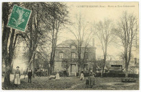 Neuve-Grange (La). Mairie et Place Communale.