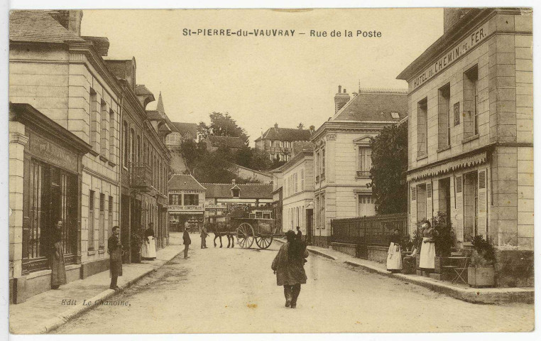 Saint-Pierre-du-Vauvray. Rue de la Poste.