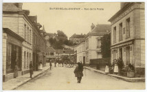 Saint-Pierre-du-Vauvray. Rue de la Poste.