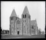 Vue générale de la Collégiale Notre-Dame d'Écouis (Eure).