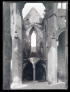 Ruines et vestiges d'église.