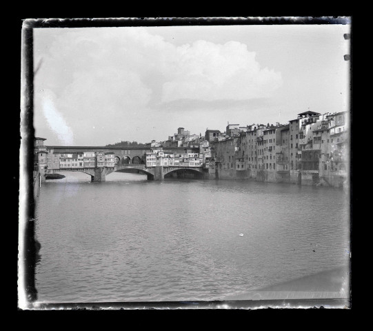 Ponte Vecchio, le pont habité de Florence (Italie).