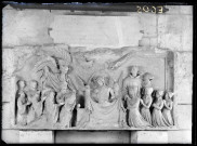 Bas-relief de l'église d'Écos (Eure).