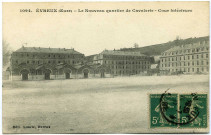 Evreux-Ville. Le Nouveau quartier de Cavalerie-Cour intérieure.