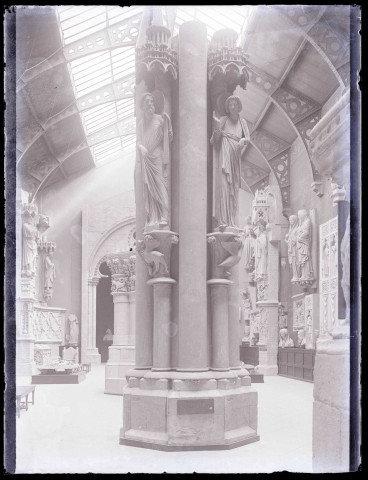 Moulage d'un pilier du transept provenant de la cathédrale de Strasbourg (Bas-Rhin), exposé au musée du Trocadéro de Paris (Seine).