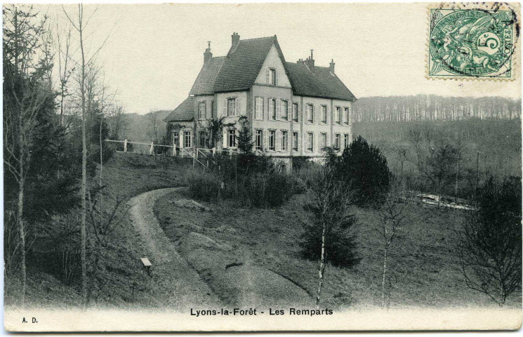 Lyons-la-Forêt. Les Remparts.