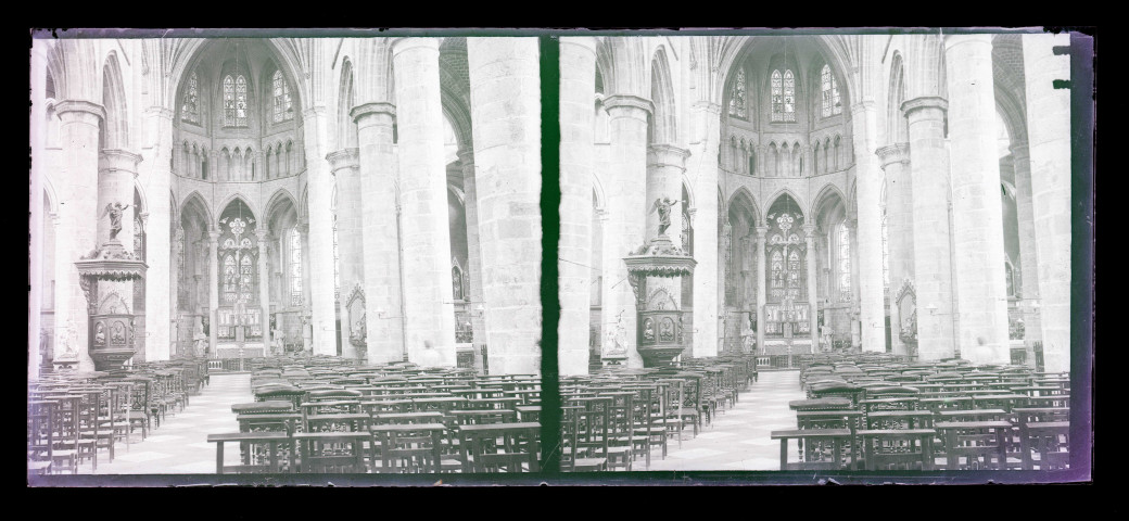 Intérieur de cathédrale.