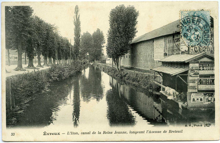 Evreux-Ville. L'Iton, canal de la Reine Jeanne longeant l'Avenue de Breteuil.