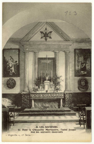 Caillouet-Orgeville. Les Souvenirs : Dans la Chapelle Mortuaire, l'Autel évoque bien des souvenirs émouvant.