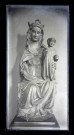 Statue de Vierge à l'enfant.
