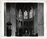 Grande nef et chœur de la cathédrale Saint-Pierre de Lisieux (Calvados).
