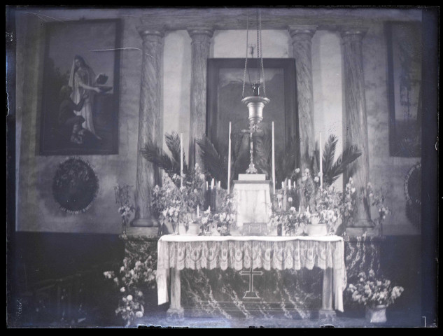 Autel de la chapelle mortuaire d'Orgeville (Eure).