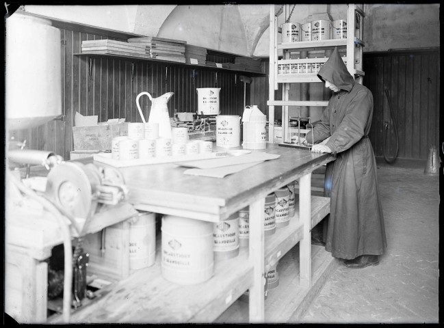 Atelier de fabrication des encaustiques de l'abbaye Notre-Dame de Fontenelle de Saint-Wandrille-Rançon (Seine-Maritime).