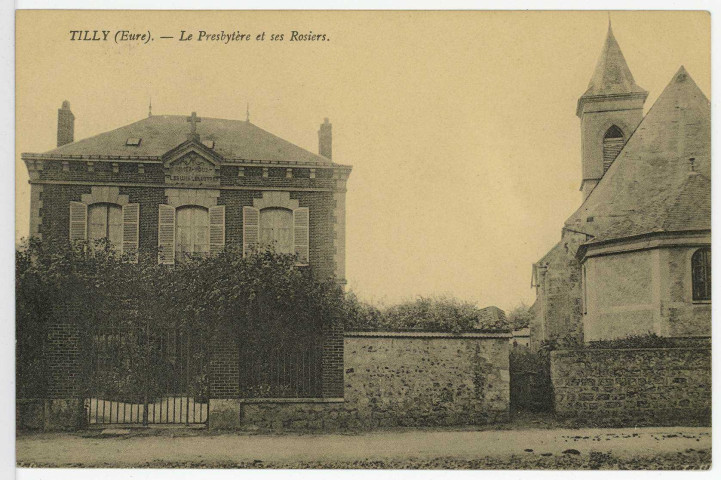 Tilly. Le Presbytère et ses Rosiers.
