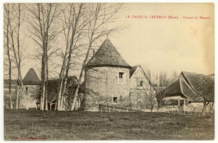 Croix-Saint-Leufroy (La). Le Manoir.
