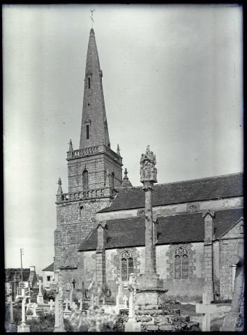 Église bretonne et son cimetière.