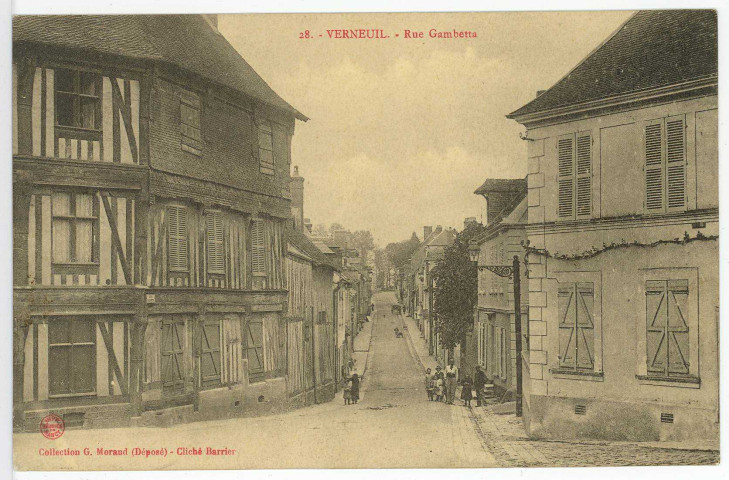 Verneuil-sur-Avre. Rue Gambetta.