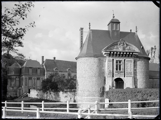 Pavillon d'entrée d'un château de la campagne normande. Idem 5074.