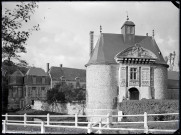 Pavillon d'entrée d'un château de la campagne normande. Idem 5074.