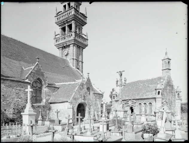 Église bretonne, calvaire et cimetière.